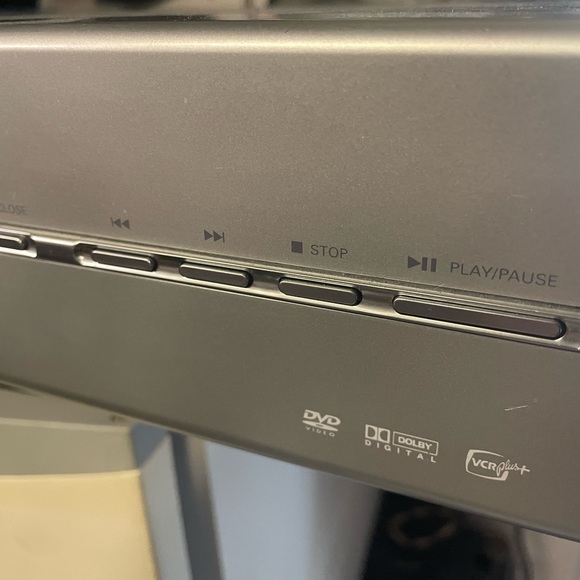 Magnavox dvd recorder unit - Picture 3 of 13